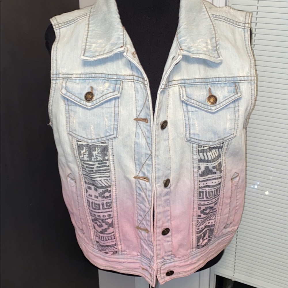 Light denim vest/pink vest